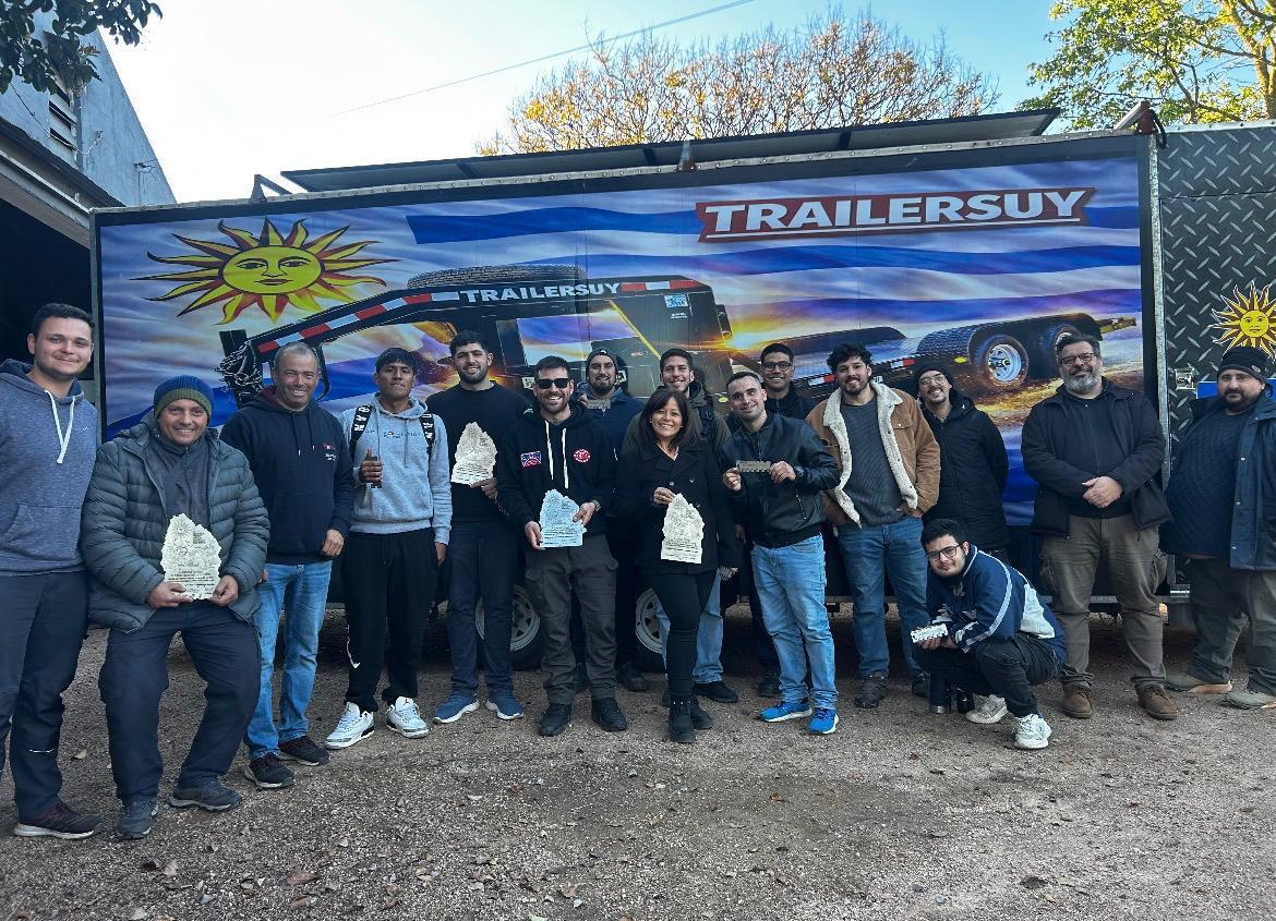En este momento estás viendo SALIDA A TRAILERS UY