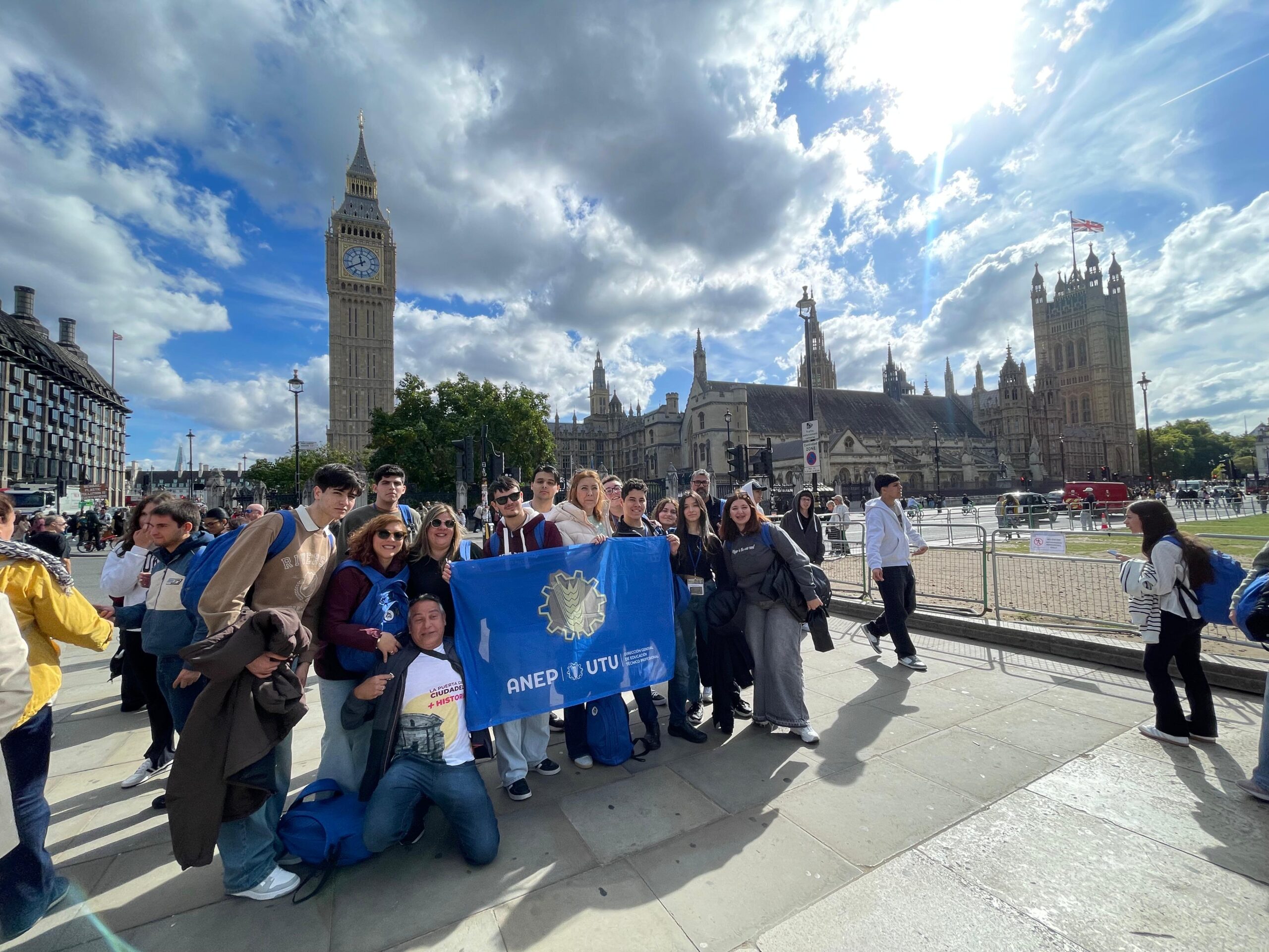 En este momento estás viendo Primer grupo de estudiantes de ITS Arias Balparda en Cambridge