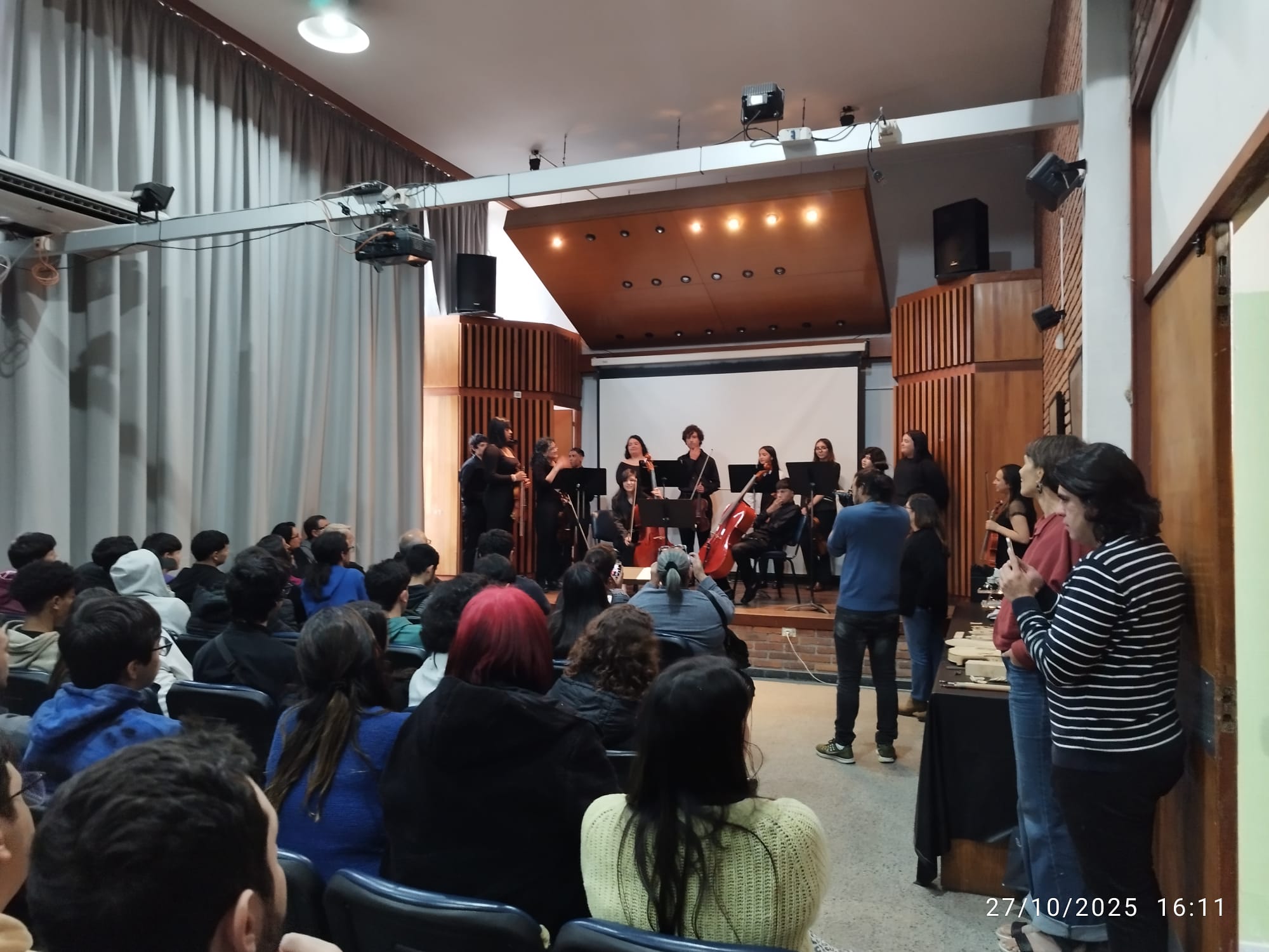 En este momento estás viendo Un niño, un instrumento.